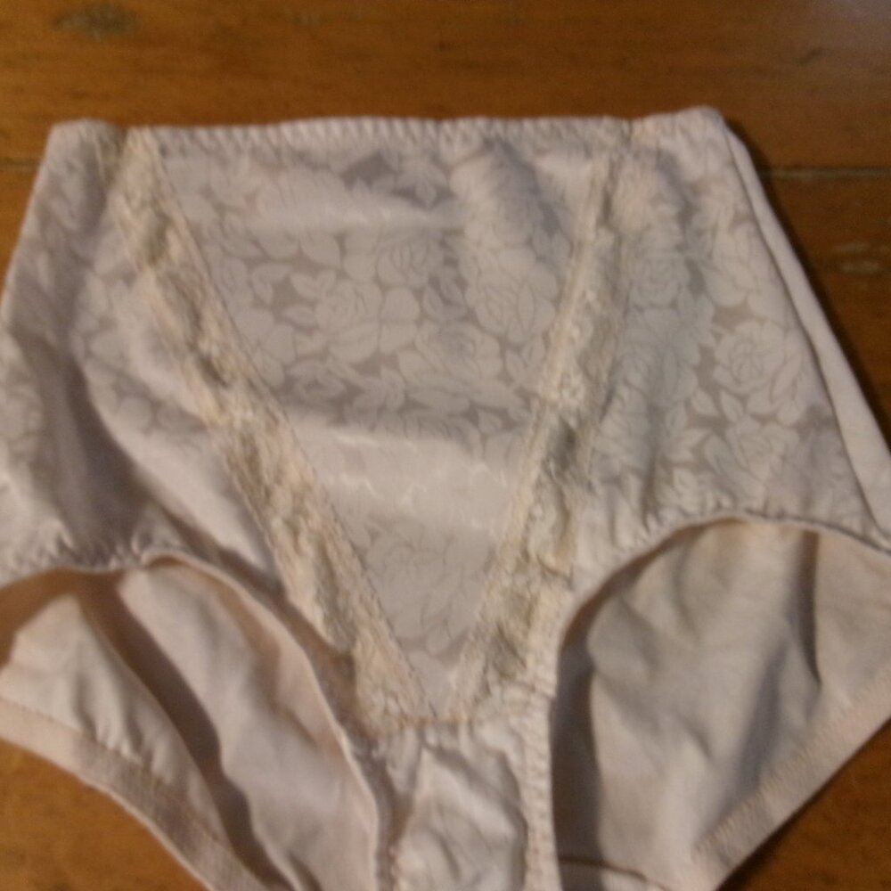 vtg panty girdle M/L ivory peachy embossed roses and lace MCM